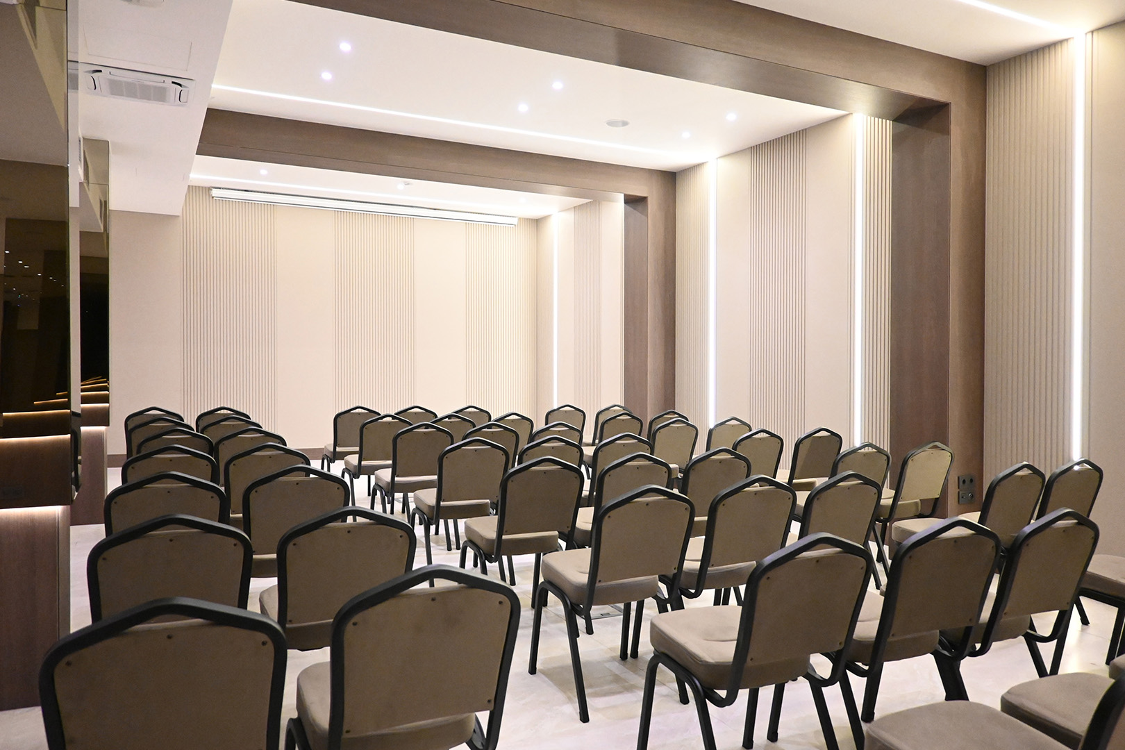 Yakut I Konferans Hall