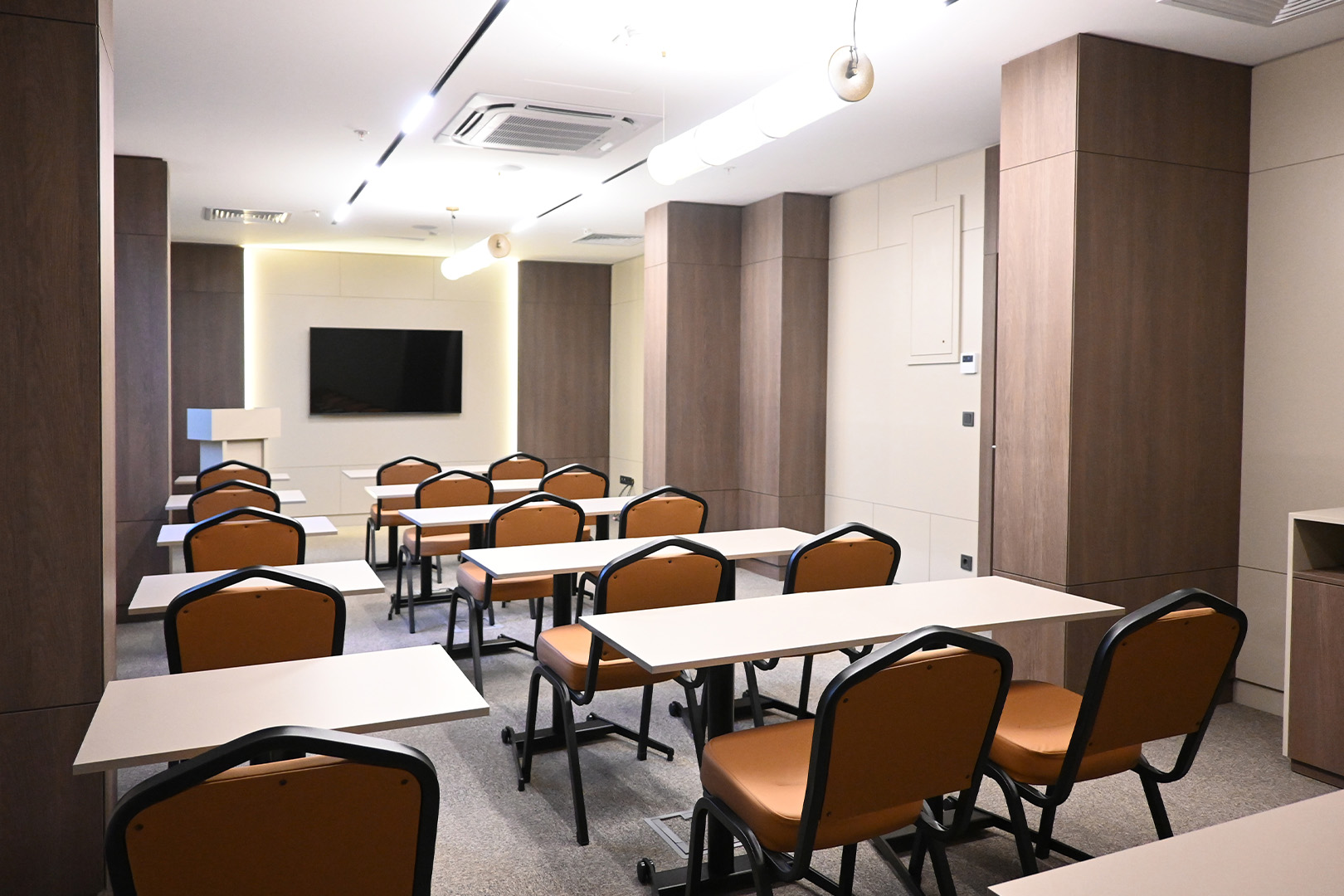 Safir Executive Boardroom Safir Executive Boardroom